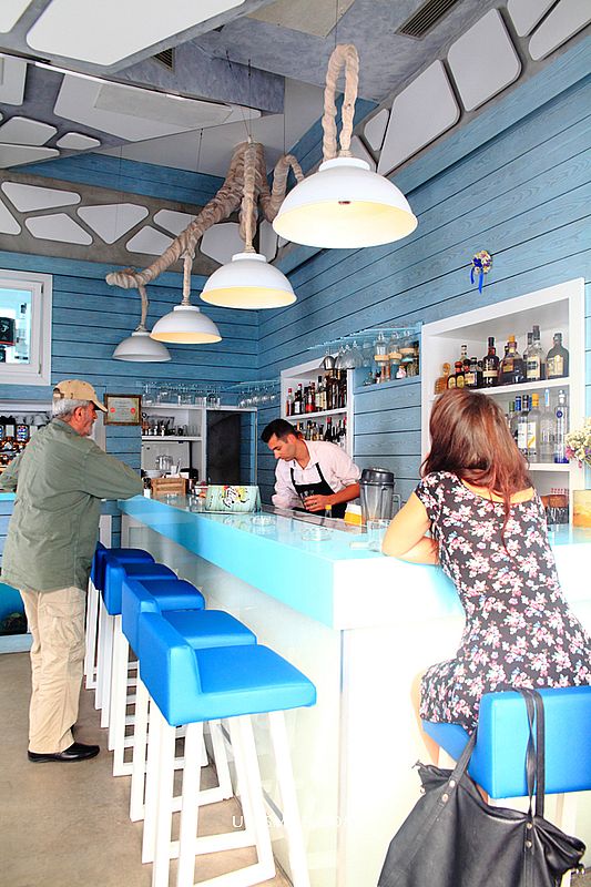 希臘自助行Alley Cafe &#038; Cocktail Bar咖啡館，萍子推薦米克諾斯咖啡店，希臘咖啡獨特風味，米克諾斯咖啡館 @upssmile向上的微笑萍子 旅食設影