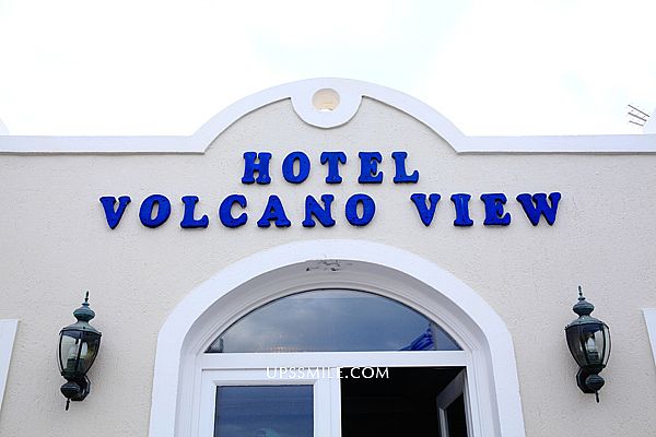 【希臘住宿】Volcano View Hotel &#038; Villas聖托里尼飯店推薦，離Fira距離10分鐘路程，聖島傳統洞穴屋推薦，面愛琴海群島海景房，飯店提供接駁公車到Fira，每個房間都有提供Wi-Fi。 @upssmile向上的微笑萍子 旅食設影