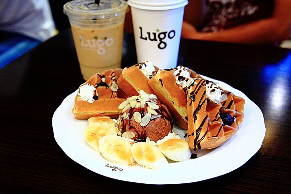 台北信義區Cafe Lugo（已歇業），萍子推薦來自韓國的咖啡店，義式咖啡、鬆餅、蛋糕，信義區下午茶，韓國蜂巢鬆餅，