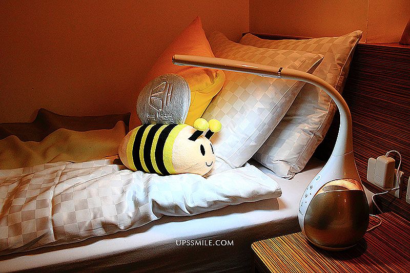 Luxy Star 樂視達 Eden AI 人工智慧語音伴讀檯燈，萍子推薦第一台語音互動德國品牌檯燈，小朋友學英文、語音點歌都難不倒它，全中文語音辨識，內建雲端資料庫護眼檯燈