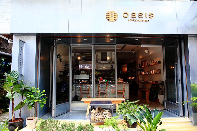 【台北美食】Oasis Coffee Roasters，信義安和站咖啡，城市裡的綠洲咖啡館，IG網美打卡台北咖啡店，文青必去下午茶，台北Wi-Fi插座咖啡館