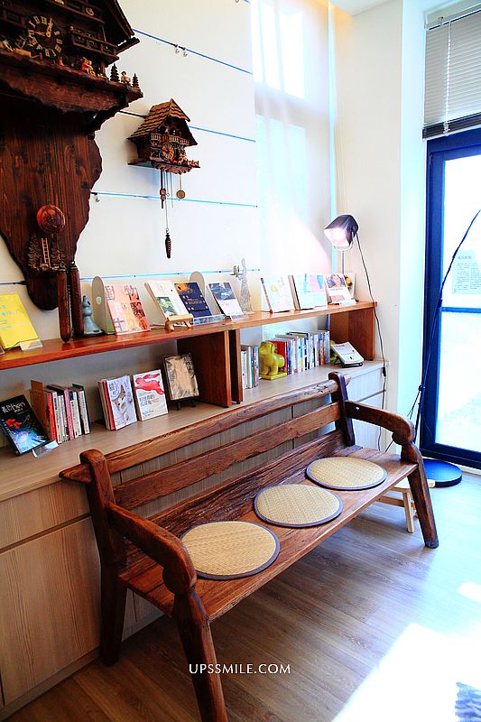 羅布森書蟲房，台中最美森林系獨立書店，烏日咖啡廳不限時，羅布森樓梯升降椅 @upssmile向上的微笑萍子 旅食設影