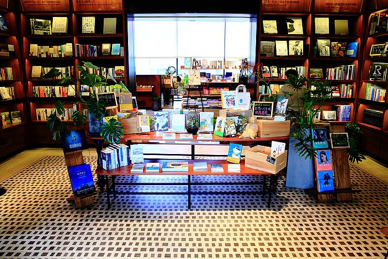 森大青鳥書店，台北唯一能看見森林的書店，走進如森林般閱讀空間，全台五間森林系書店，大安森林公園站獨立書店咖啡館