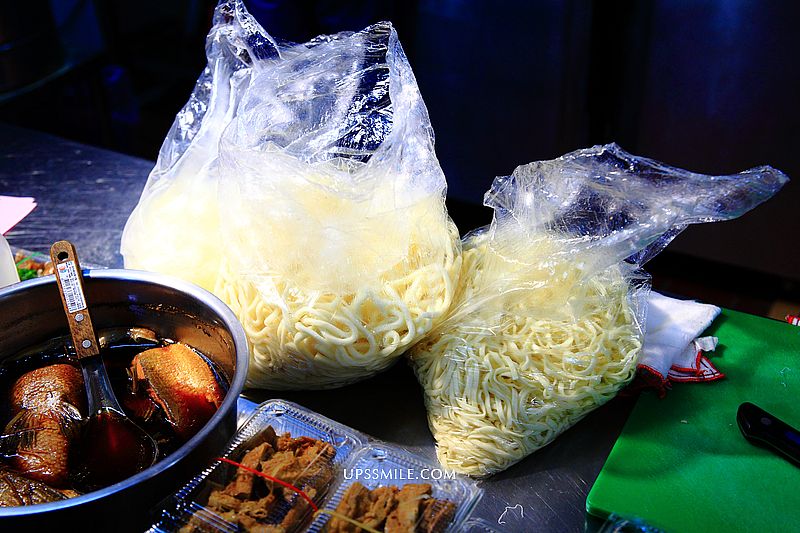136海鮮麵，安東市場美食，天下第一攤痛風超蝦麵，科技大樓站美食推薦