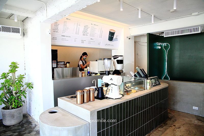 台北咖啡COFFEE LAW 敦南概念店，台北東區早午餐咖啡館，忠孝敦化站咖啡館，銅板價外帶咖啡，網美打卡台北景點