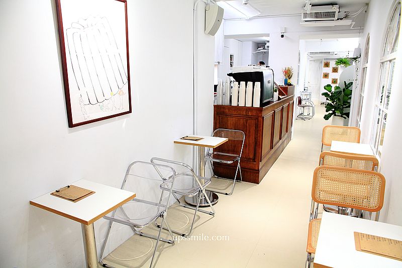 Four Lite hair cafe 複合式空間，髮廊甜點可麗露咖啡館，在新搬家的木白甜點旁邊，IG網美打卡咖啡店