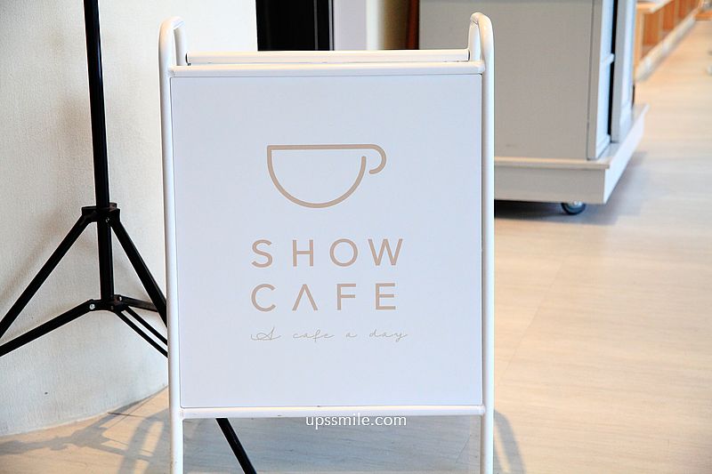 秀咖啡SHOWCOFFEE，台北欣欣秀泰影城5樓，偽出國一秒到不限時韓系咖啡館，IG網美打卡美食