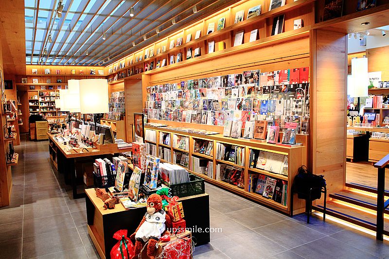 WIRED TOKYO 信義店，蔦屋書店信義店，複合式書店餐飲茶屋，雜誌書籍隨你座位閱讀，捷運市府站早午餐咖啡館 @upssmile向上的微笑萍子 旅食設影