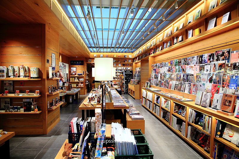 WIRED TOKYO 信義店，複合式書店餐飲茶屋空間，雜誌書籍隨你座位閱讀，捷運市府站早午餐咖啡館 @upssmile向上的微笑萍子 旅食設影
