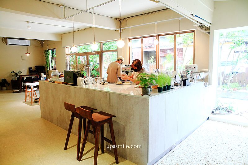 林椐咖啡 Neighborhood Coffee Studio，新開幕2022新莊老宅咖啡館，日式庭園造景，純白簡約風空間，新北文青風咖啡館