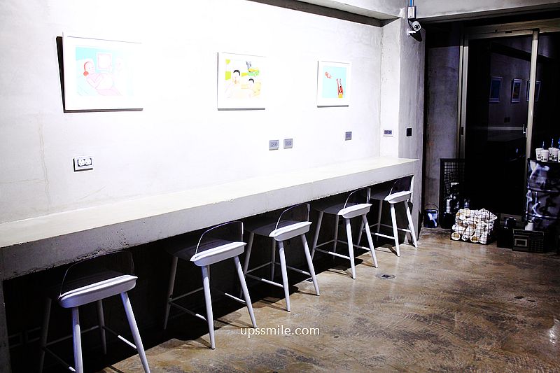 台中清水模藝廊咖啡館 YEN円-Cafe & Gallery，台中黑色咖啡廳，清水模咖啡廳，必喝黑白漸層水泥拿鐵、司康，複合式藝文展覽，台中打卡景點