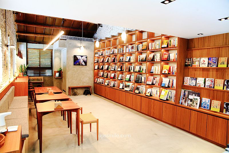 回甘 Aftertaste 台中複合式獨立書店，有茶、咖啡、好食，純白玻璃屋建築，黎明新村美麗風景
