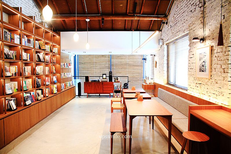 回甘 Aftertaste 台中複合式獨立書店，有茶、咖啡、好食，純白玻璃屋建築，黎明新村美麗風景
