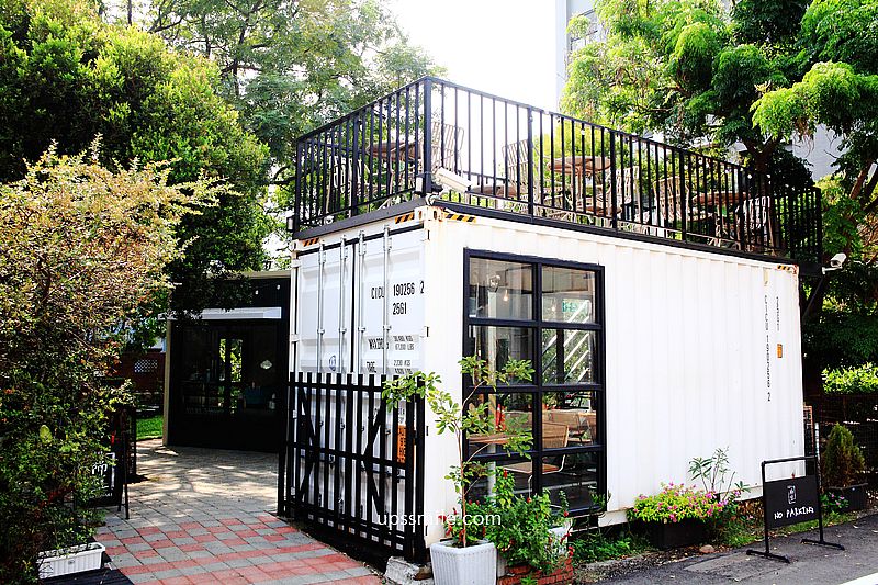 新竹竹北咖啡館 Tonari Cafe 隔壁咖啡，自然庭院貨櫃屋咖啡館，寵物友善咖啡廳，橫掃IG網美打卡新竹景點