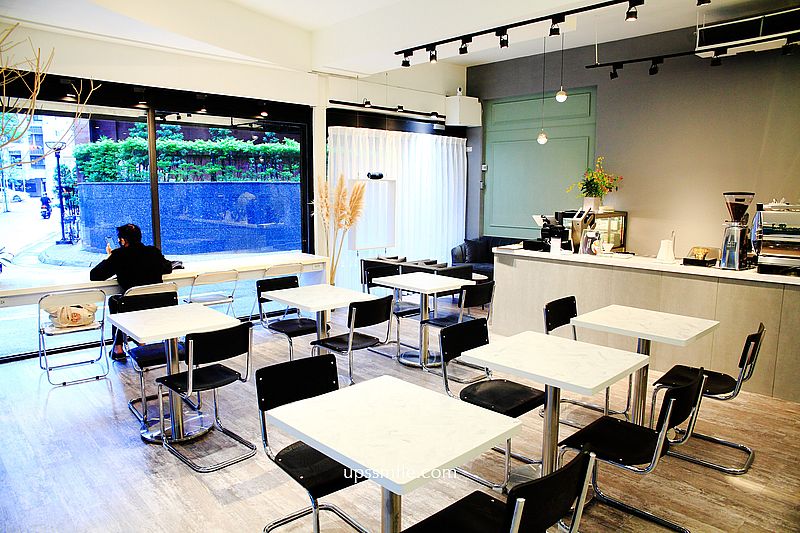 板橋咖啡館ASPOON CAFE，2022新開幕三角窗板橋韓系咖啡廳，板橋早午餐推薦，府中站咖啡廳推薦 @upssmile向上的微笑萍子 旅食設影