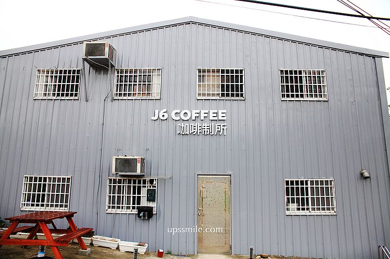 J6覓境咖啡，新竹芎林咖啡廳，兩層樓純白貨櫃屋，竹22鄉道稻田景觀咖啡廳，J6 Coffee咖啡制所地標，新竹網美秘境咖啡廳