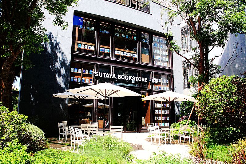 新竹絕美挑高大面書牆書店，全台唯一竹北社區型獨立書店，一樓有首間