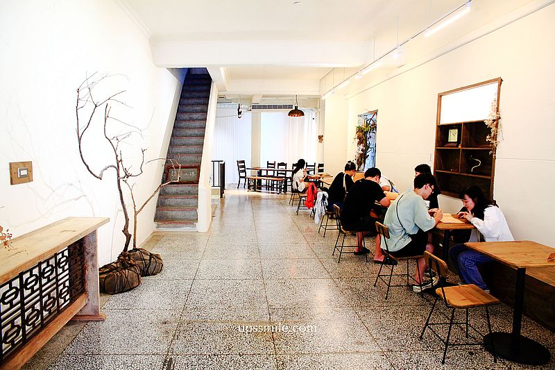 【新竹美食咖啡】自然產販豆所，新竹純白網美咖啡廳，新竹日式老宅咖啡廳好絕美，自家烘焙咖啡，新竹寵物友善不限時咖啡廳咖啡廳