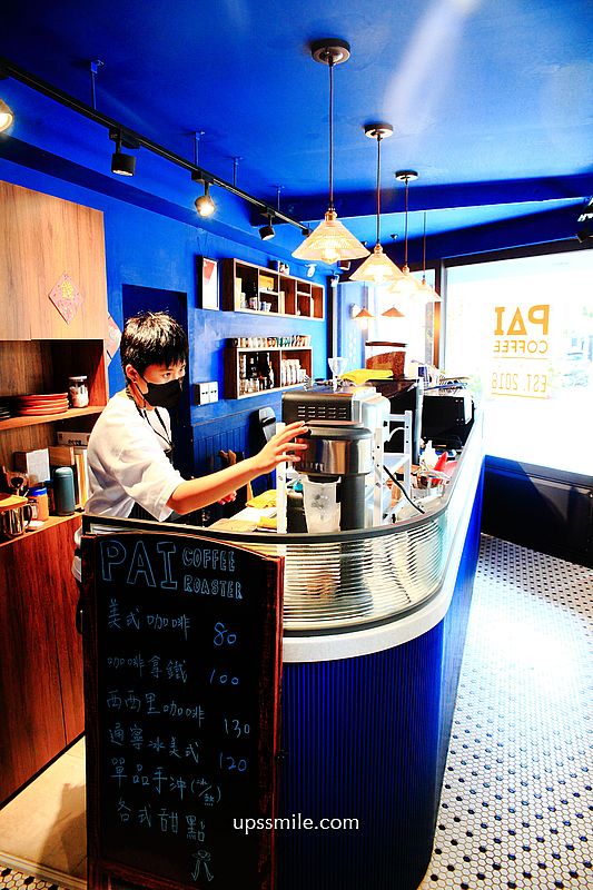 台北行天宮站咖啡廳 PAI coffee，民生東路巷弄裡復古風寶藍色風格咖啡廳，好吃肉桂捲，異國風台北早午餐咖啡廳 @upssmile向上的微笑萍子 旅食設影