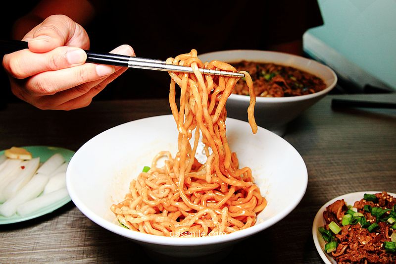 【新莊美食】王的秘製黑蒜牛肉麵，主打黑蒜料理專賣，巷弄裡神等級好吃私房牛肉麵，新莊牛肉麵推薦，新莊中平路美食牛肉麵推薦