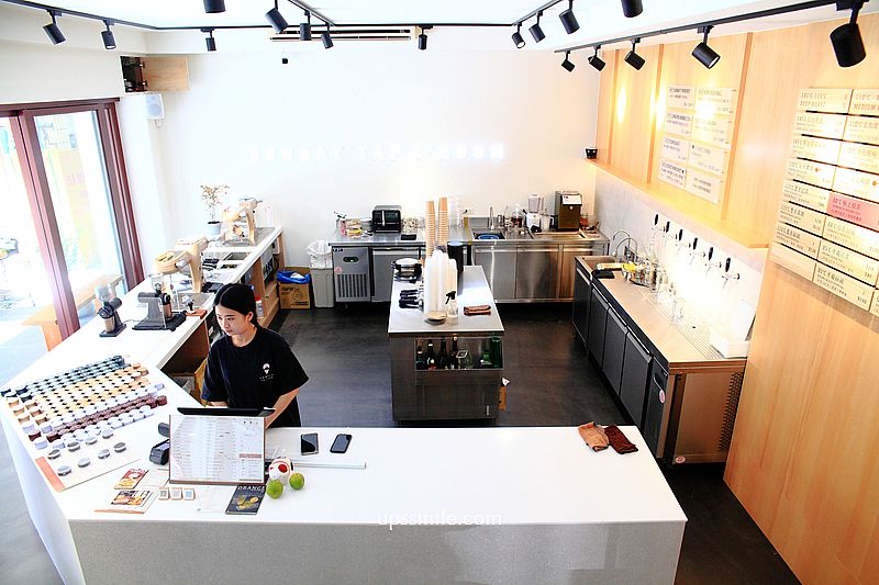 德式精品咖啡「kafeD」台中水湳旗艦店新開幕，150坪純白包浩斯風格空間，門口有高齡近700歲義大利橄欖樹，台中網美咖啡廳，kafed菜單