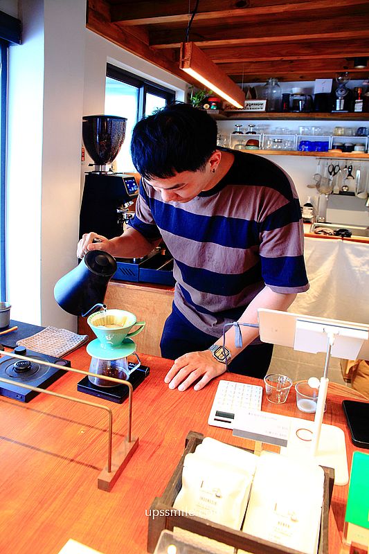 【景美咖啡廳】P. COFFEE ROASTER 台北自家烘焙咖啡廳，老宅咖啡廳，台北工業風咖啡廳，老闆從市集擺攤起家，現有了自己實體咖啡廳