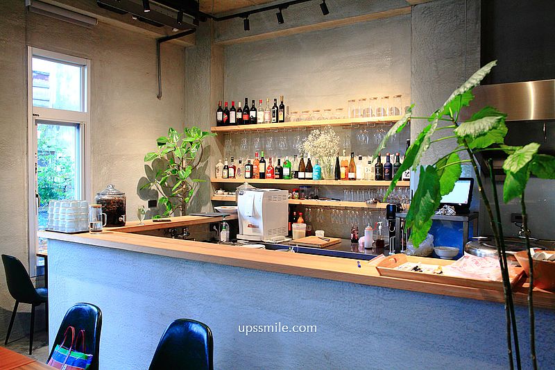 新竹最美歐風咖啡廳 COVER CAFE，一秒到歐洲，絕美挑高天井，複合式韓風服飾店，新竹網美咖啡廳推薦