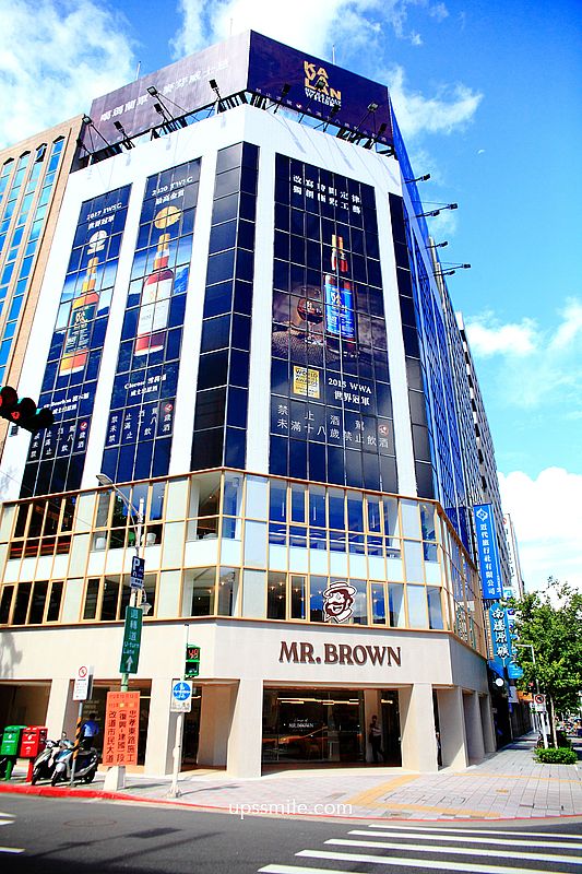 【台北早午餐】伯朗咖啡館南京概念店Mr. Brown Nanjing Concept Store ，全新裝潢，推出早餐盤，台北自家烘焙咖啡廳，單品咖啡，捷運松江南京站咖啡廳，提供Wi-Fi插電服務，台北網美早午餐，不限時台北咖啡廳