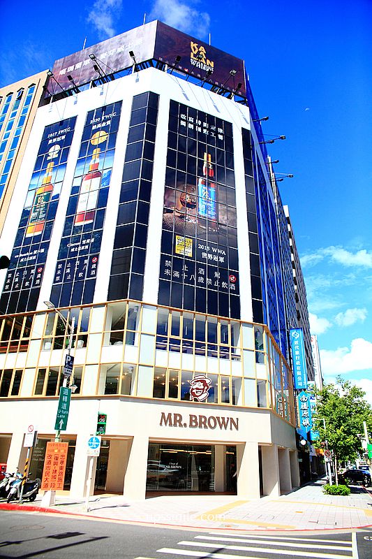 【台北早午餐】伯朗咖啡館南京概念店Mr. Brown Nanjing Concept Store ，全新裝潢，推出早餐盤，台北自家烘焙咖啡廳，單品咖啡，捷運松江南京站咖啡廳，提供Wi-Fi插電服務，台北網美早午餐，不限時台北咖啡廳