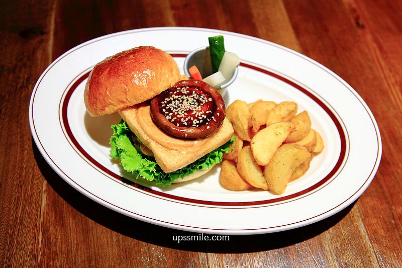 青春漢堡台北世貿店Aoharu Burger，台中日式老宅早午餐插旗台北，隱身世貿中心豪宅旁早午餐咖啡廳，田樂姊妹店品牌，捷運世貿中心101站美食，信義區美食聚會，台北老宅文青風餐廳，台北網美餐廳