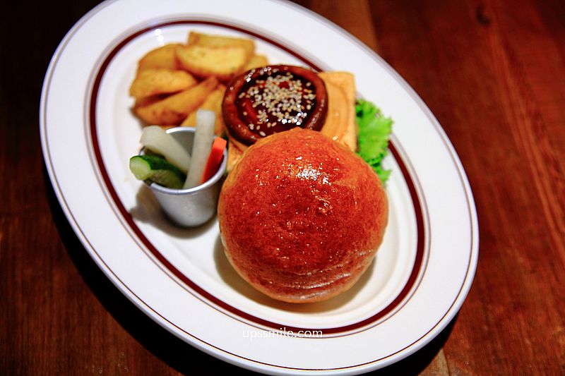 青春漢堡台北世貿店Aoharu Burger，台中日式老宅早午餐插旗台北，隱身世貿中心豪宅旁早午餐咖啡廳，田樂姊妹店品牌，捷運世貿中心101站美食，信義區美食聚會，台北老宅文青風餐廳，台北網美餐廳