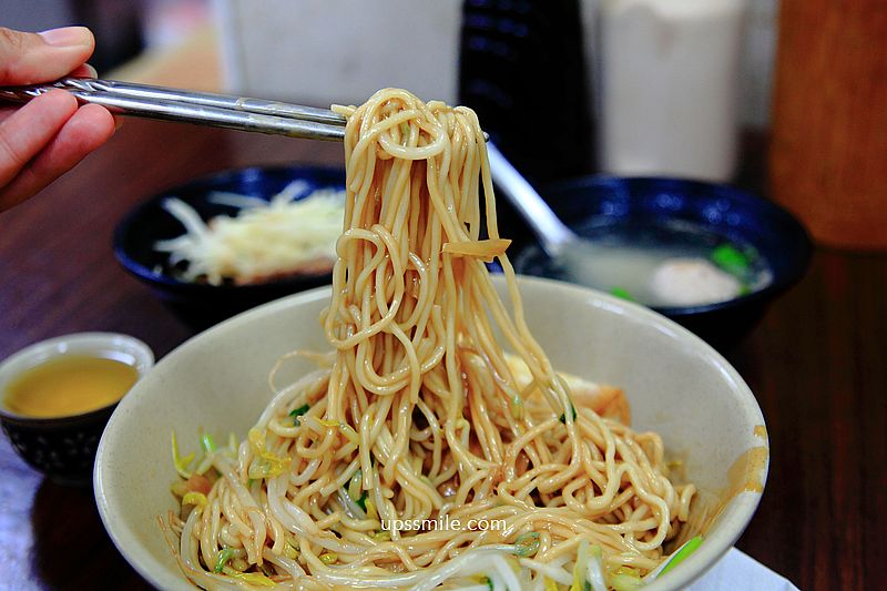 【萬華美食】阿伯蛋包麵，凌晨三點半開賣萬華早午餐，60年萬華麵店，萬華麵店，台北宵夜美食