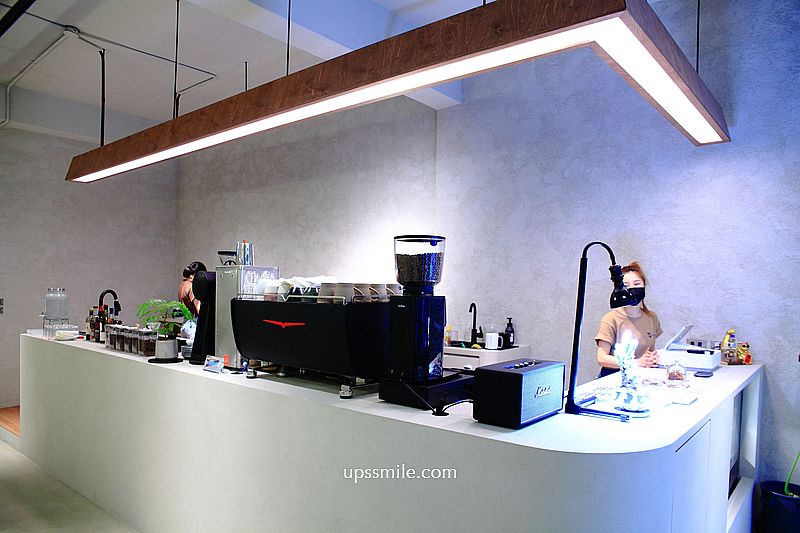 【新竹關西美食】Posuo coffee studio本店，新竹透天厝工業風咖啡廳，自家烘焙咖啡廳，婆娑咖啡本店，新竹關西咖啡廳，關西東安古橋旁老宅咖啡廳