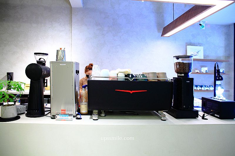 【新竹關西美食】Posuo coffee studio本店，新竹透天厝工業風咖啡廳，自家烘焙咖啡廳，婆娑咖啡本店，新竹關西咖啡廳，關西東安古橋旁老宅咖啡廳