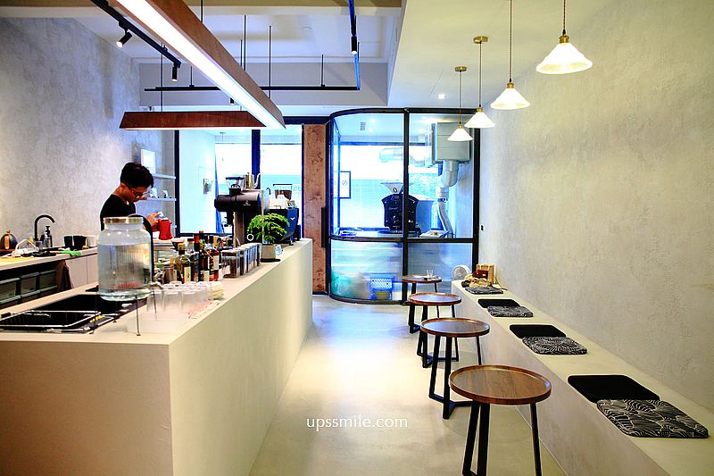 【新竹關西美食】Posuo coffee studio本店，新竹透天厝工業風咖啡廳，自家烘焙咖啡廳，婆娑咖啡本店，新竹關西咖啡廳，關西東安古橋旁老宅咖啡廳