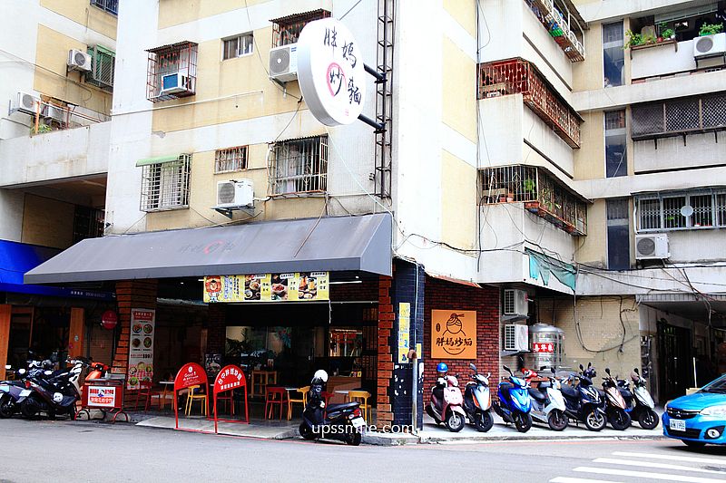 【台中美食】胖媽炒麵模範店，台中炒麵推薦，必吃炒麵搭配骨仔肉湯，銅板價錢美食吃早餐，台中中式早午餐，附胖媽炒麵模範店菜單