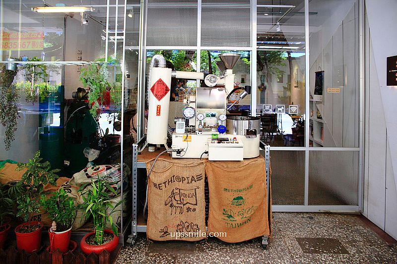 山林咖啡Coffee Roaster，新莊自家烘焙咖啡廳，新莊寵物友善咖啡廳，主打虹吸專門、單品拿鐵，新莊老宅咖啡廳下午茶，新莊肉桂捲、巴斯克乳酪蛋糕