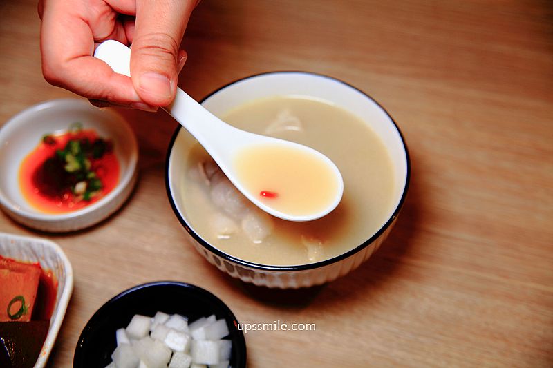 玖食拾壹麵舖Noodle Dumpling House，必吃金沙軟殼蟹拌麵、雷椒皮蛋拌麵，捷運六張犁站美食，文青風麵店，食尚玩家推薦大安區麵店