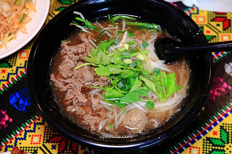 【新莊五股美食】蓮花泰式小吃店，新北產業園區站超人氣泰式料理，偽出國秒飛泰國，新莊泰式料理平價，新莊工業園區泰式料理