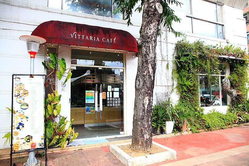 【桃園美食】Vittaria Café & Books 書帶蕨獨立書店餐酒咖啡，藝文特區美食，桃園秘境咖啡廳，桃園植栽森林系網美咖啡廳，2023桃園金牌好店