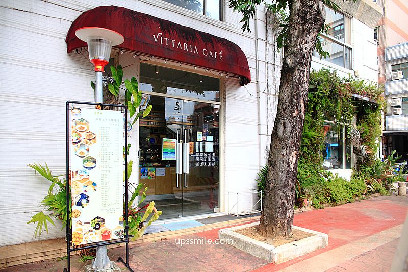 【桃園美食】Vittaria Café & Books 書帶蕨獨立書店餐酒咖啡，藝文特區美食，桃園秘境咖啡廳，桃園植栽森林系網美咖啡廳，2023桃園金牌好店