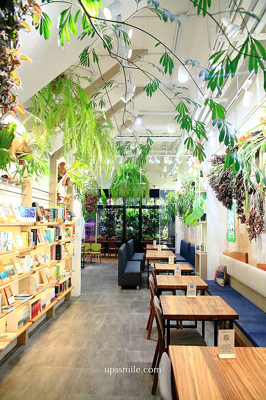 【桃園美食】Vittaria Café & Books 書帶蕨獨立書店餐酒咖啡，藝文特區美食，桃園秘境咖啡廳，桃園植栽森林系網美咖啡廳，2023桃園金牌好店