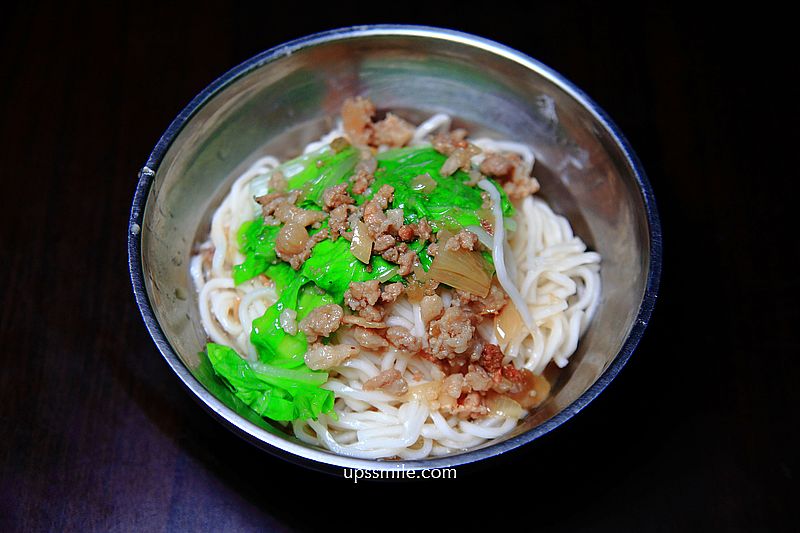 【永和美食】鄉下人豬血湯，在地人從小吃到大30多年麵店，麻醬麵配料多實在好喝豬血湯，銅板美食，路邊攤騎樓美食，永和晚餐宵夜，永和麵店推薦，秀朗國小附近美食