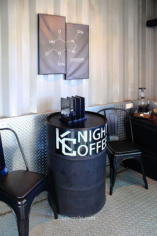 【鶯歌咖啡】KNIGHT COFFEE 騎士驛站咖啡屋，台北黑色貨櫃屋咖啡廳，肉桂捲、竹炭拿鐵好吸睛，鶯歌網美咖啡廳，重機騎士車聚會推薦