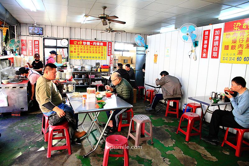 梁嫂炒麵肉燥飯太原店，在地老饕必吃，台中炒麵推薦，台中老字號傳統中式早餐，必吃炒麵配酸菜豬血湯，台中北屯區炒麵