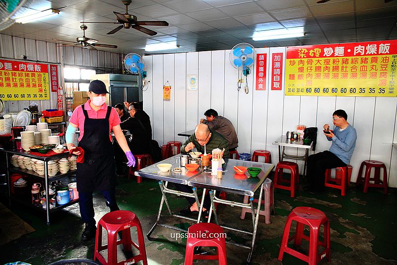 梁嫂炒麵肉燥飯太原店，在地老饕必吃，台中炒麵推薦，台中老字號傳統中式早餐，必吃炒麵配酸菜豬血湯，台中北屯區炒麵