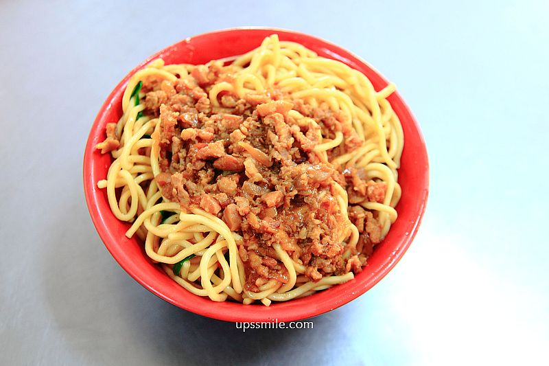 梁嫂炒麵肉燥飯太原店，在地老饕必吃，台中炒麵推薦，台中老字號傳統中式早餐，必吃炒麵配酸菜豬血湯，台中北屯區炒麵