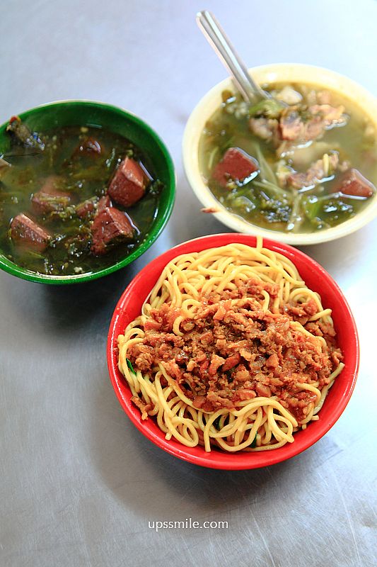 梁嫂炒麵肉燥飯太原店，在地老饕必吃，台中炒麵推薦，台中老字號傳統中式早餐，必吃炒麵配酸菜豬血湯，台中北屯區炒麵