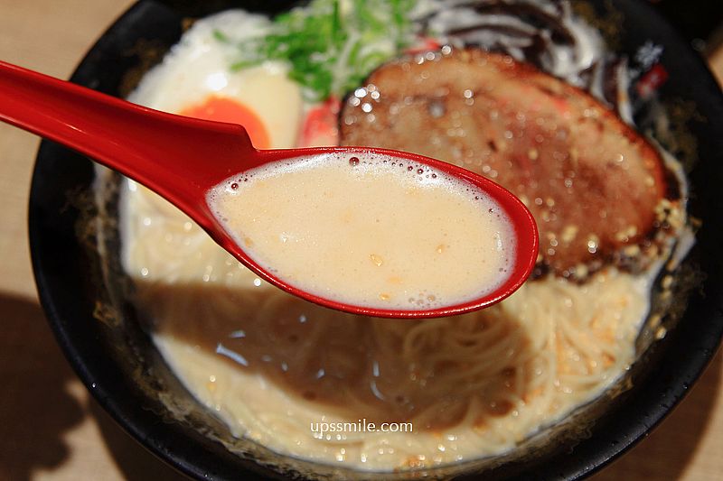 Yukichi Ramen 諭吉拉麵，主打九州泡系博多豚骨拉麵，日系卡布奇諾拉麵之美譽，台北泡系拉麵，中山區拉麵推薦，營業到凌晨3點拉麵店