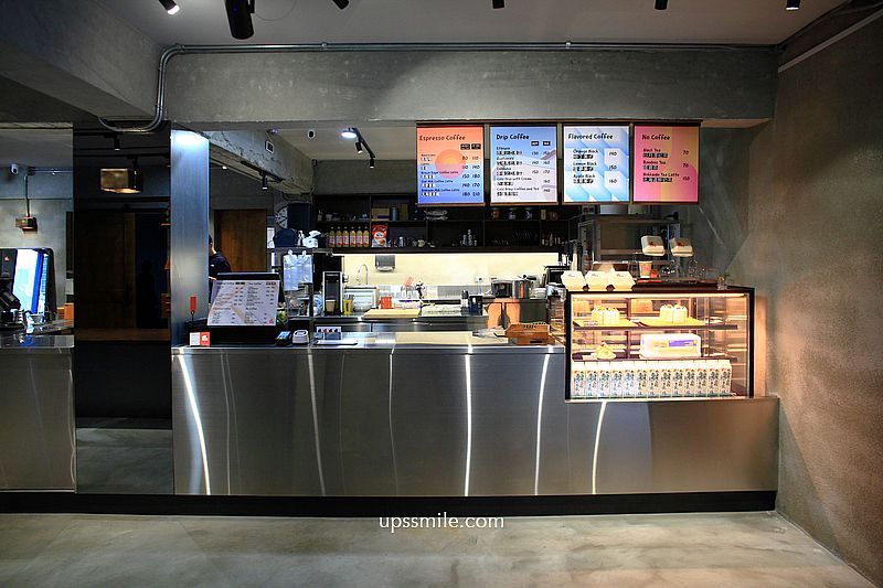 花宅bakery&coffee，貝克宅姐妹店3店，神等級好吃戚風蛋糕，台北庭院咖啡廳，複合式經營麵包與咖啡，老宅工業風網美咖啡廳，松山區咖啡廳